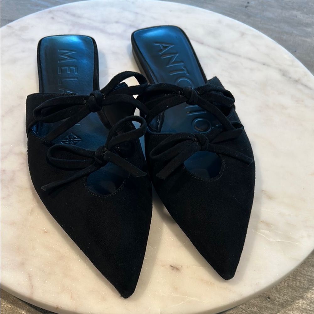 Antonio Melani Black leather Pointed-Toe Mules